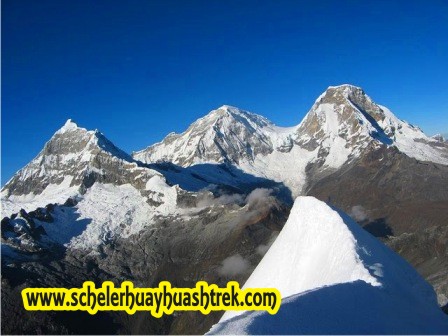 RChopicalqui Huascaran Sur y Norte vista desde la Cumbre Yanapaccha